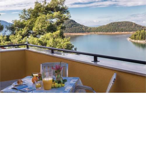 Two-Bedroom Apartment in Ploce
