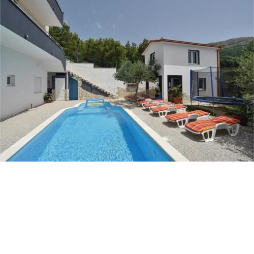 Two-Bedroom Apartment in Podstrana