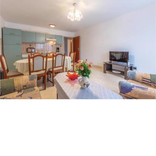 Two-Bedroom Apartment in Podstrana