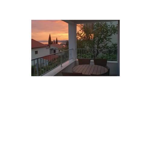 Two-Bedroom Apartment in Podstrana