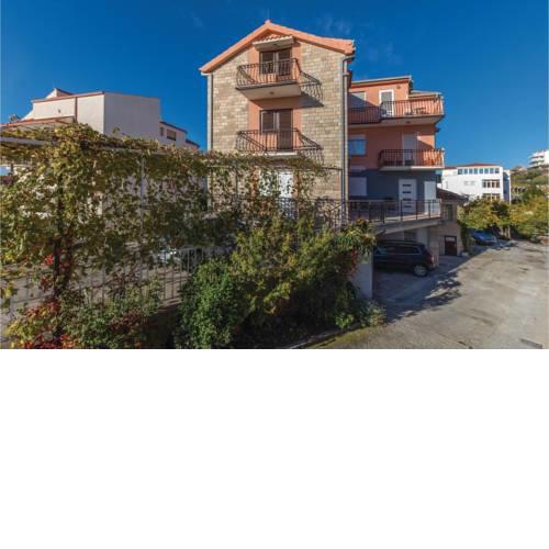 Two-Bedroom Apartment in Podstrana