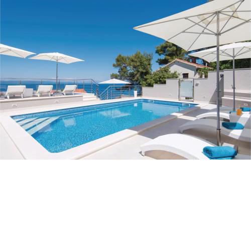 Two-Bedroom Apartment in Prigradica