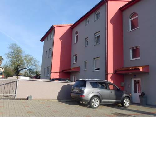 Two-Bedroom Apartment in Pula IV
