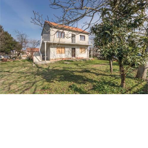 Two-Bedroom Apartment in Pula