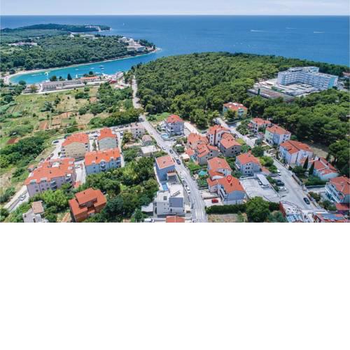 Two-Bedroom Apartment in Pula