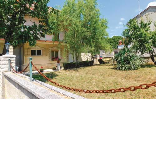 Two-Bedroom Apartment in Pula