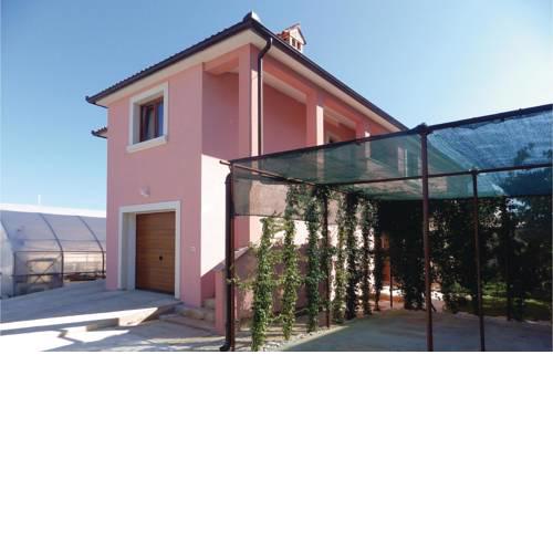 Two-Bedroom Apartment in Pula