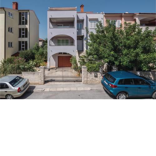 Two-Bedroom Apartment in Pula