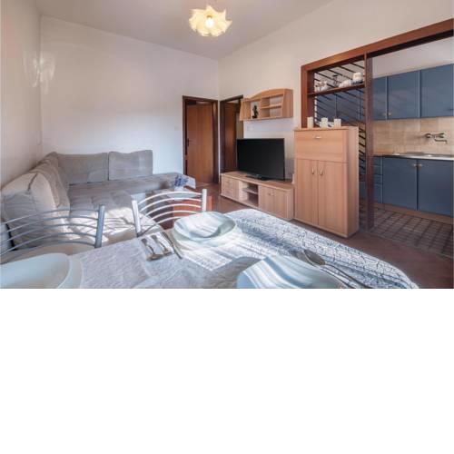 Two-Bedroom Apartment in Pula