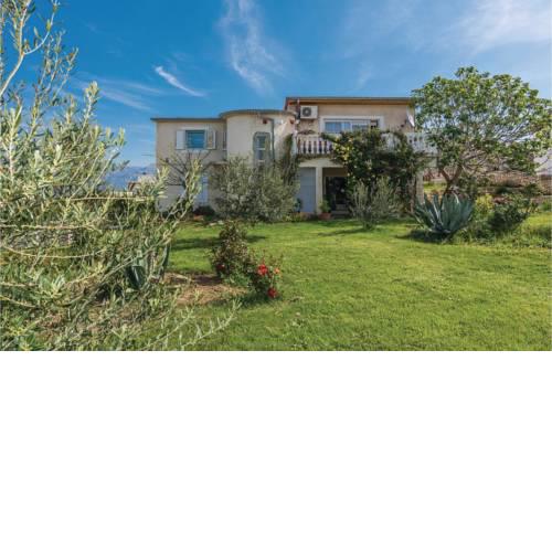 Two-Bedroom Apartment in Razanac