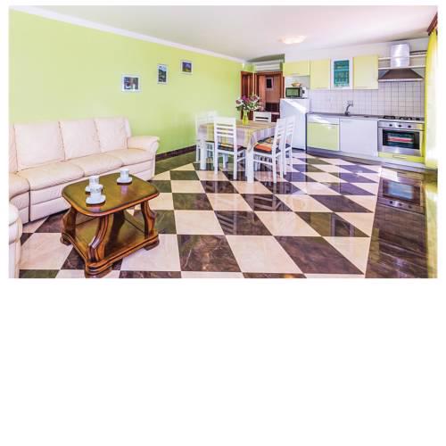 Two-Bedroom Apartment in Tisno