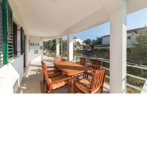 Two-Bedroom Apartment in Vinisce