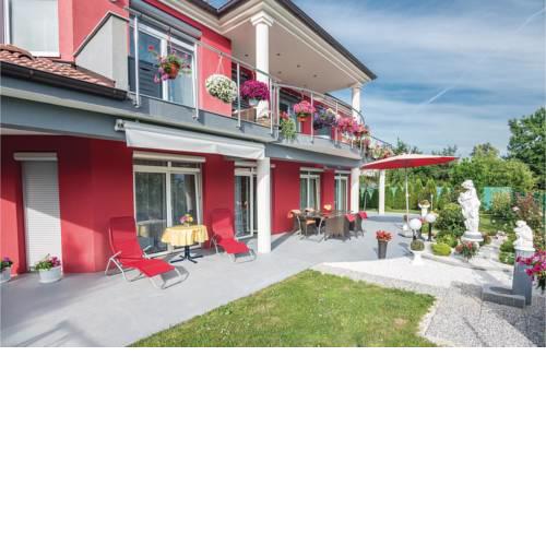 Two-Bedroom Apartment in Viskovo