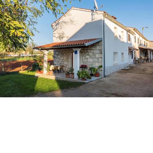 Two Bedroom Apartment Legovic with Garden