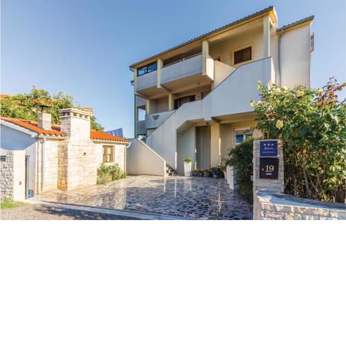 Two-Bedroom Apartment Pula 03