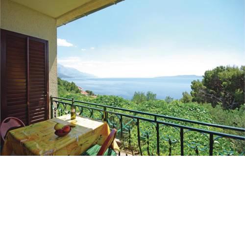 Two-Bedroom Apartment with Sea View in Pisak