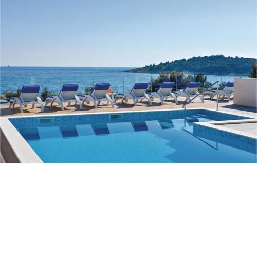 Two-Bedroom Apartment with Sea View in Rogoznica