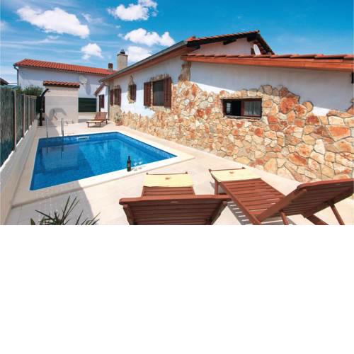 Two-Bedroom Holiday Home in Valbandon
