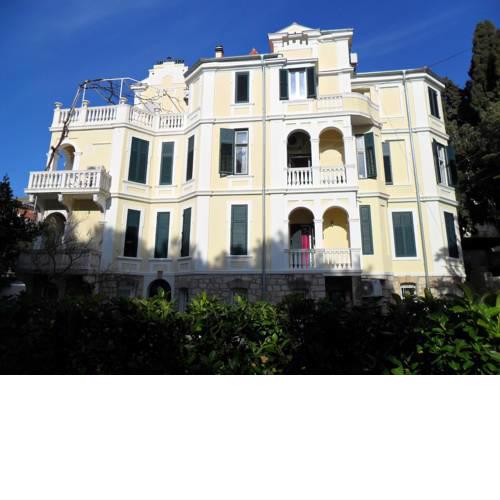 Two-bedrooms apartment with balcony and sea view,near Old town
