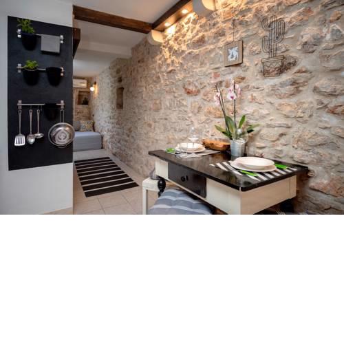 Unique Stone House Apartment