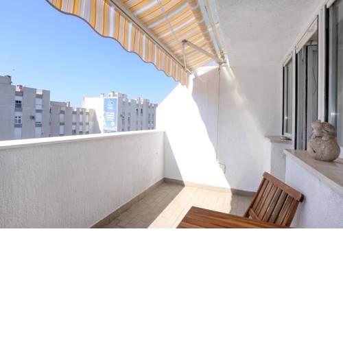 * UPTOWN APARTMENT *