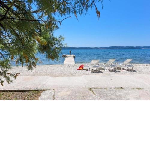 VACATION HOUSE BIBINJE ZADAR