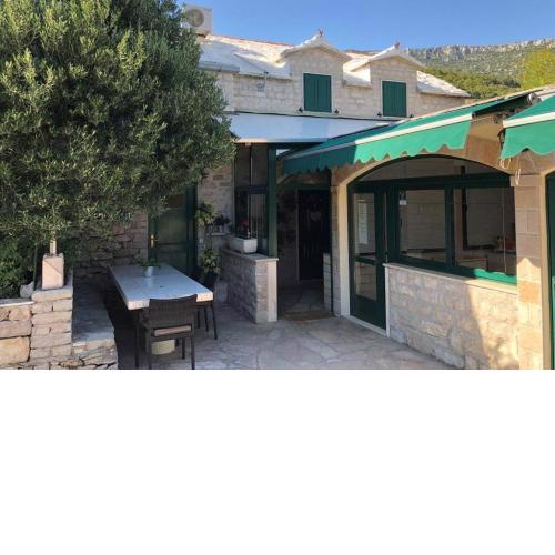 Vacation House Marin with Jacuzzi - Bol, Brač