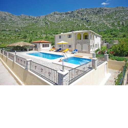Vila Nova with private heating pool and jacuzzi