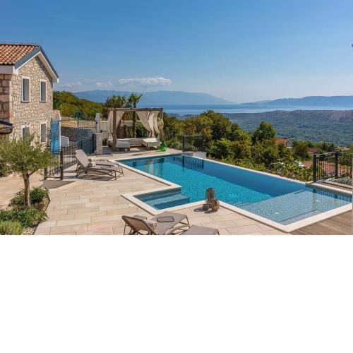 Villa 72