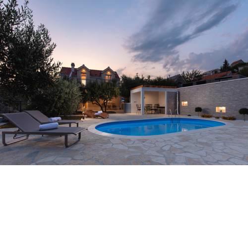 Villa Alinica Dvori / pool / serenity / BRAND NEW