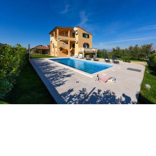 Villa Almond