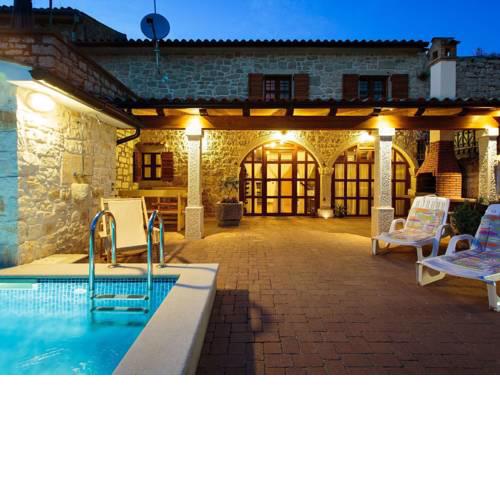 Comfortable Holiday Home in Vrsar with Pool