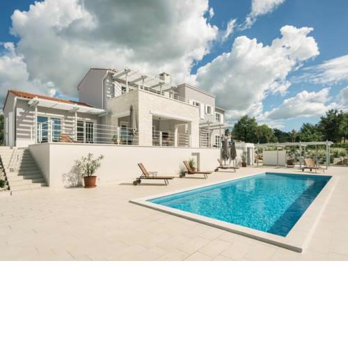 Villa Aqua