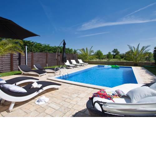 Attractive Villa with Swimming Pool in Porec