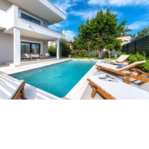 Villa Auni Grey