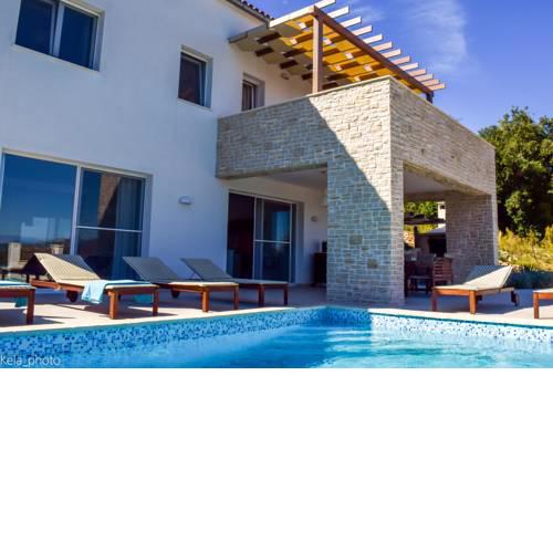 Villa Aya