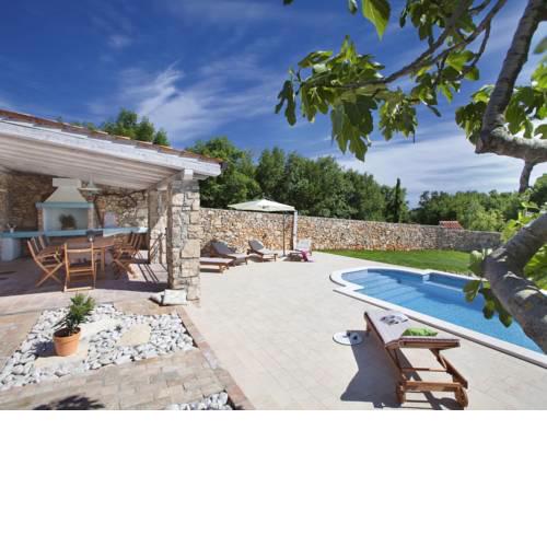 Beautiful Fenced Villa in Koromacno with Swimming Pool