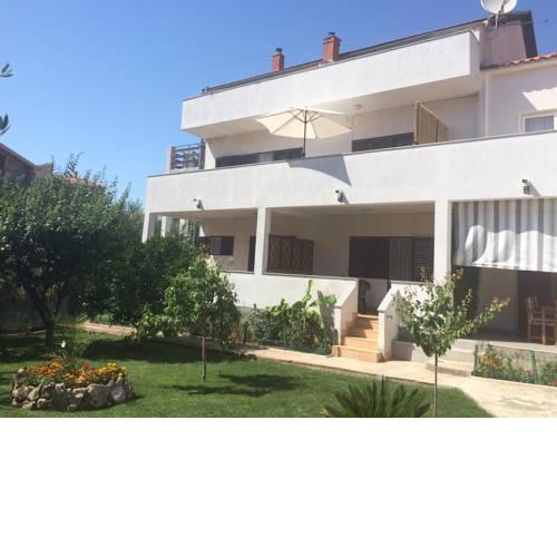 Apartments Borgina