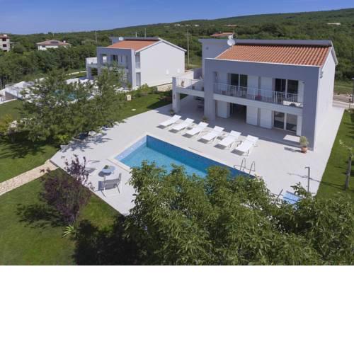 Villa Chiara, Vlakovo