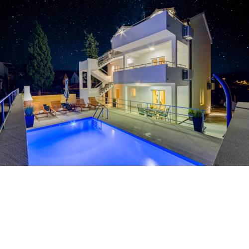 Villa Elaphusa