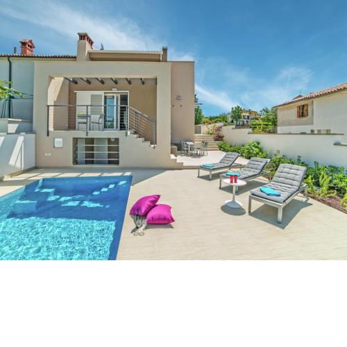 Luxurious Villa in Labin with Garden
