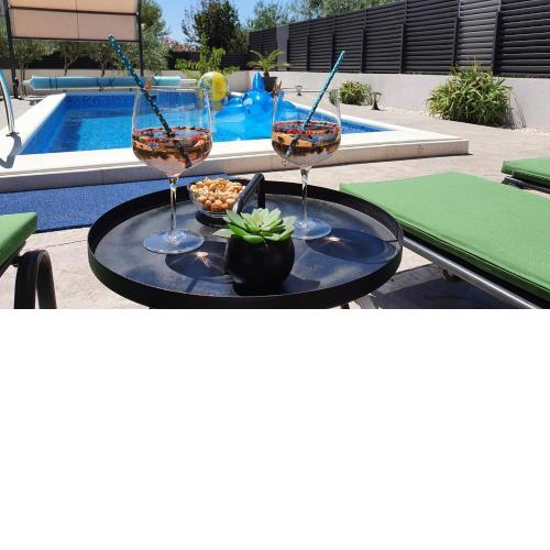 Villa Fides with pool, garden and sea view