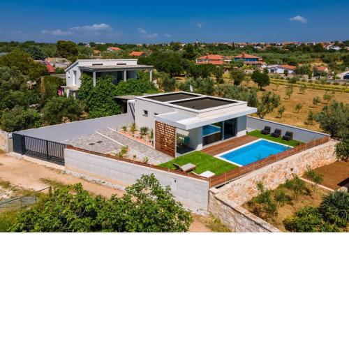 Villa for two person with pool in Peroj