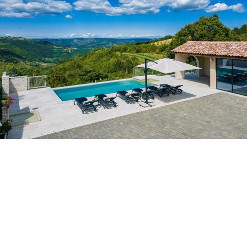 Villa Grazia with heated Pool