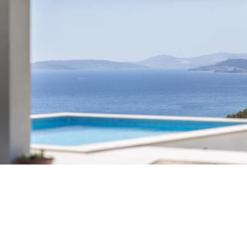 Villa Horizon on Facebook save 18 percent