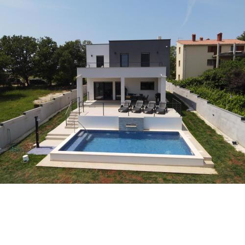 Villa Irena, 4 bedroom Villa with heated pool