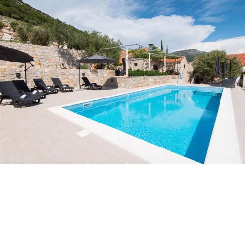 Villa IS