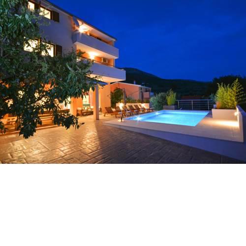 "Villa Karmen" Split, Private Garden & Heated Pool