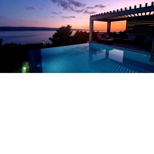 NEU! Villa Lucic Omis, beheizter privater Pool und Jacuzzi, Blick über Adria