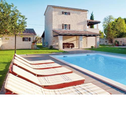 Spacious Villa with Private Swimming Pool in Kanfanar